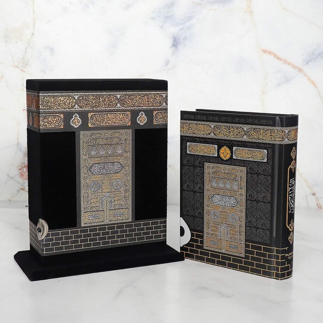مصحف مع علبة خشبية مجسم الكعبة كتب إسلامية القرآن الكريم 