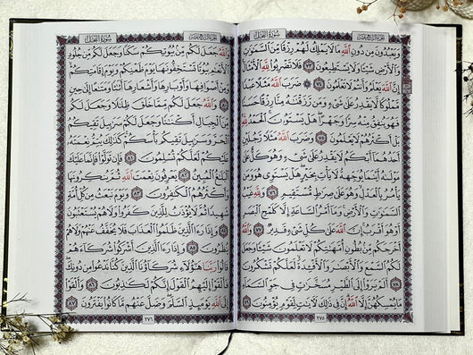 مصحف مع علبة خشبية مجسم الكعبة كتب إسلامية القرآن الكريم 